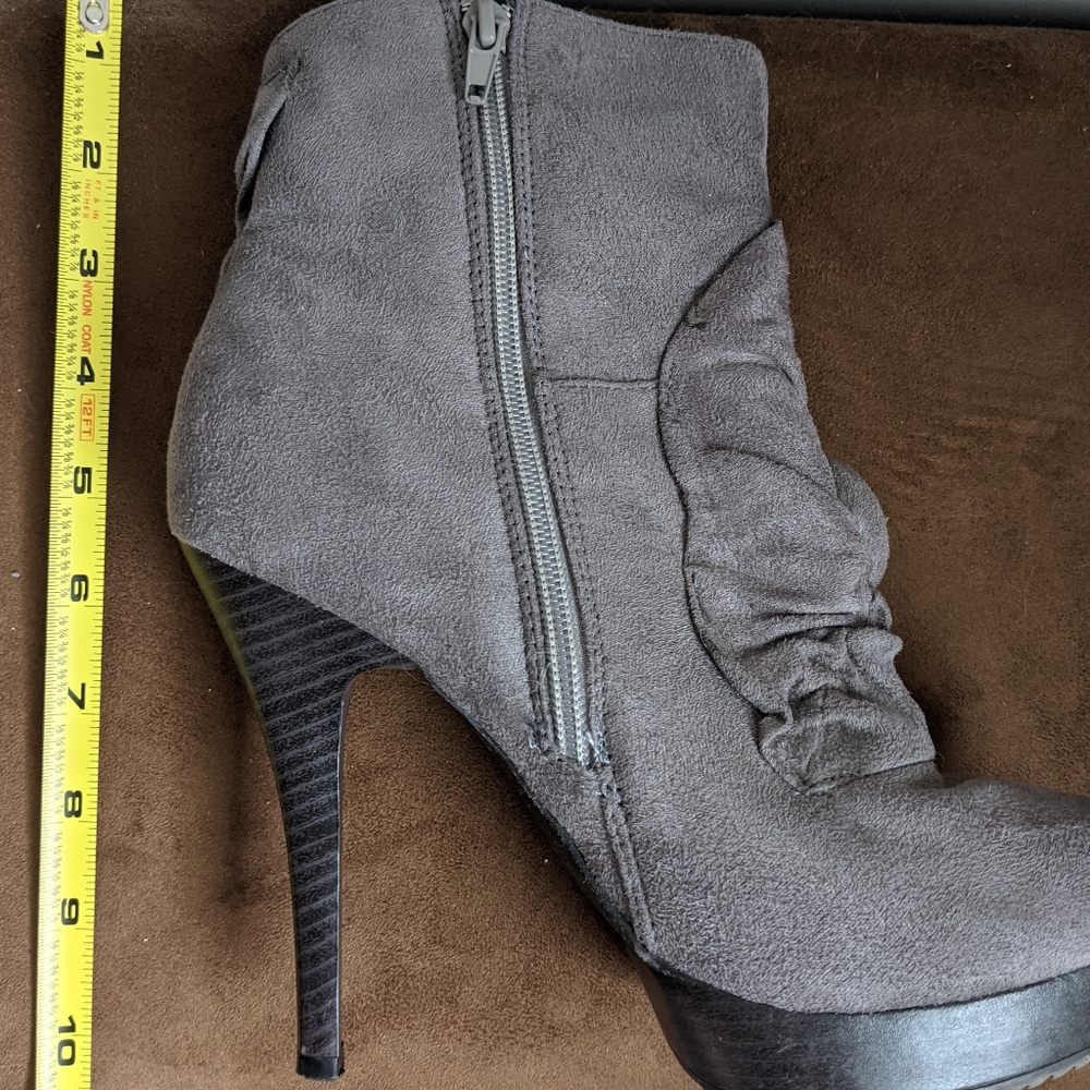 🔥LAST CHANCE - DONATING Sept 4/22🔥 Reign Pump Heel Booties, size 7 - Picture 3 of 6